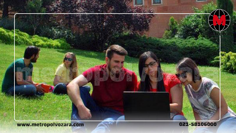 دانشجویان در محوطه دانشگاه یدی تپه ترکیه