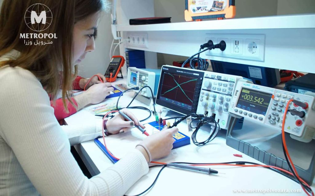 دانشجوی رشته برق الکترونیک در ترکیه